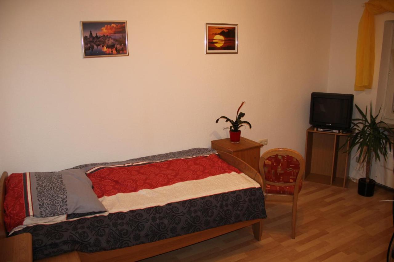 נירנברג Ferienwohnung Mit 4 Schlafzimmer Fuer 2 Bis 9 Gaeste----Apartment With 4 Bedrooms For 2 To 9 Guests מראה חיצוני תמונה